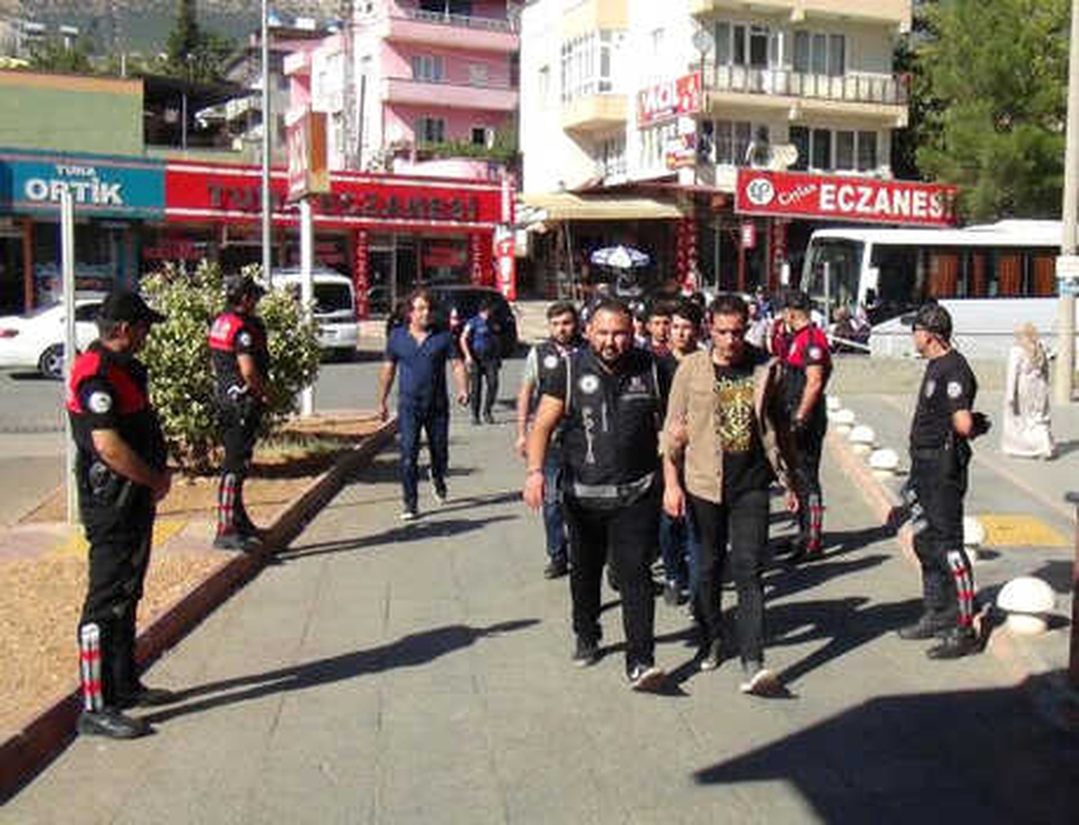 Fetö\'den Gözaltına Alınan 10 Kişi Adliyeye Sevk Edildi
