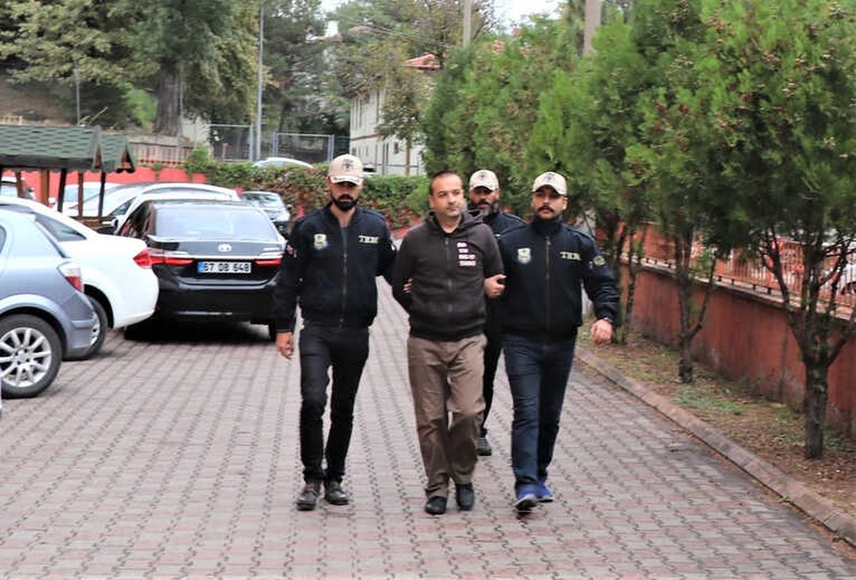 Fetö\'nün \'Emniyet Mahrem Yapılanması\'ndan Sorumlu Şüpheli Yakalandı
