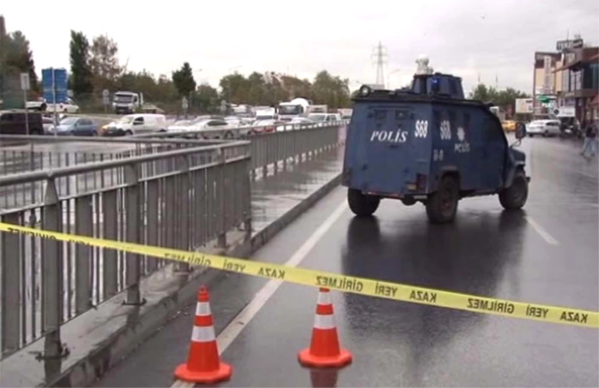 İstanbul\'da Şüpheli Paket Alarmı: Fünye ile Patlatıldı