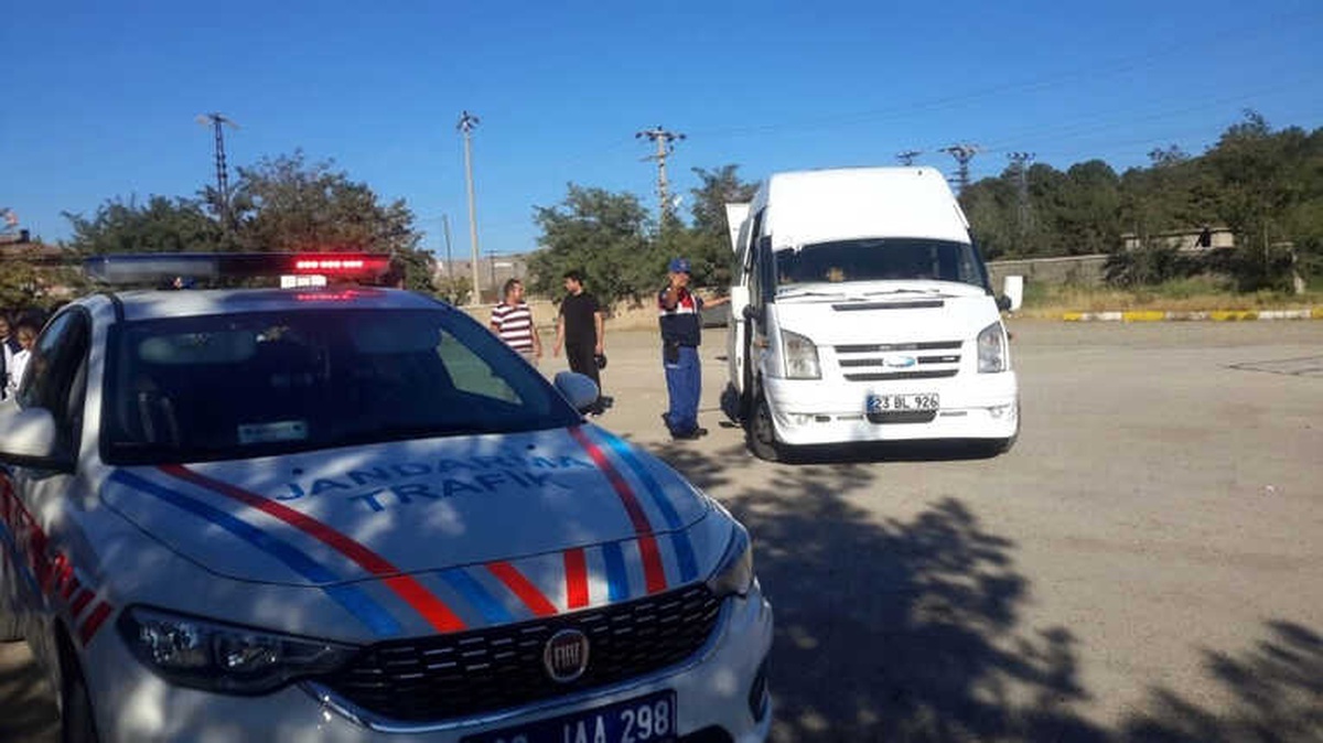 Jandarma Ekipleri Okul Çevresi ve Servislerini Denetledi