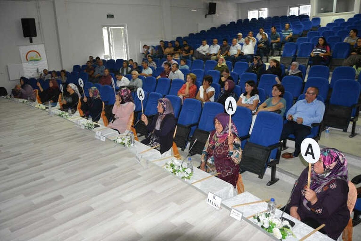 Kadın Çiftçiler Korkuteli\'nde Yarıştı