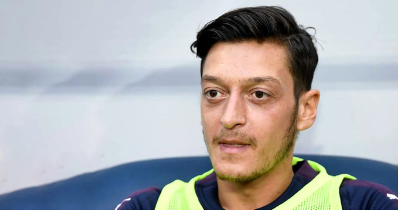 Mesut Özil, Antrenman Sahasına Gelen Milli Takım Teknik Direktörü Löw\'le Görüşmedi