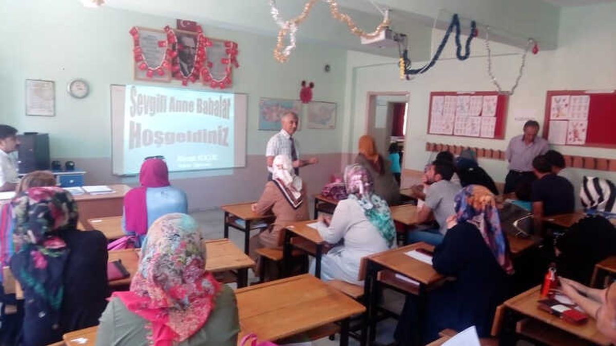 Öğrenci Velilerine Seminer Verildi
