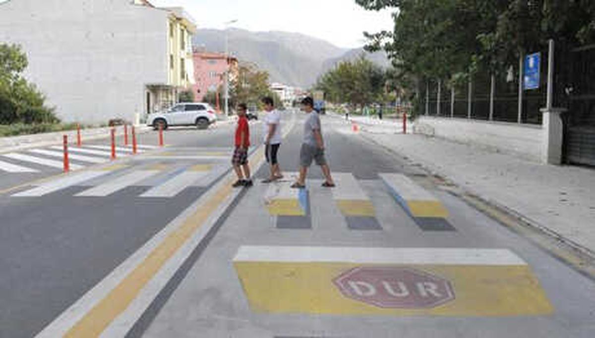 Okulun Önüne 3 Boyutlu Yaya Geçidi