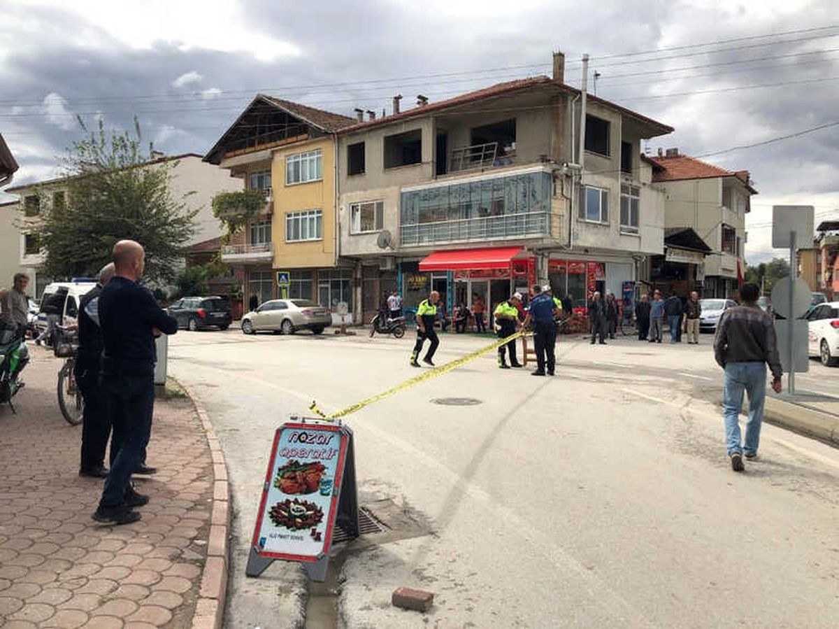 Ortaokul Önünde Silahlı Saldırı: 2 Yaralı