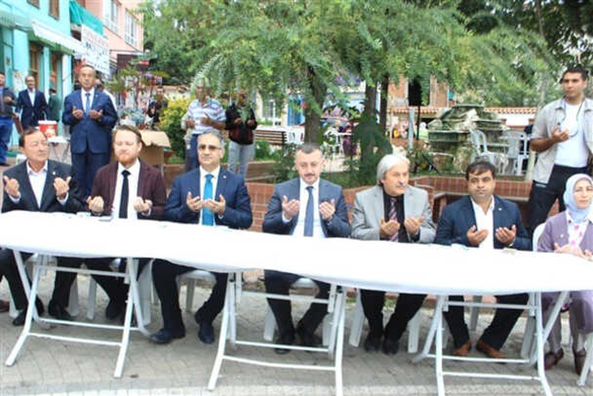 Osmaneli Çarşı Esnafının Geleneksel Aşure Dağıtımı Bu Yıl da Yapıldı