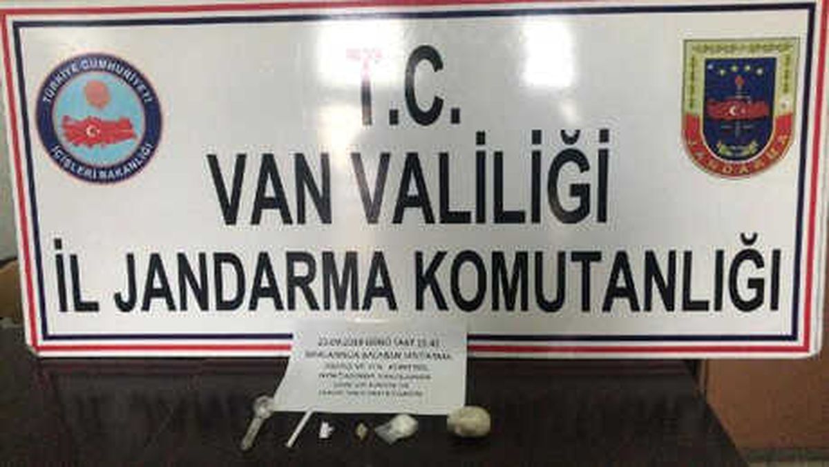 Otobüste Yolcunun Yastığı ve Sigara Paketinden Uyuşturucu Çıktı
