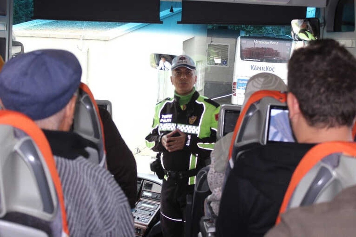 Şehirlerarası Otobüslerde Kemer Takmayan Yolculara Şok Kontrol