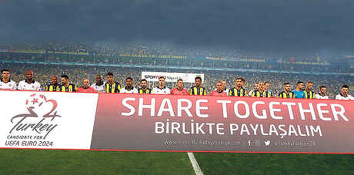 "Turkey Deserves İt (Türkiye Bunu Hak Ediyor)"