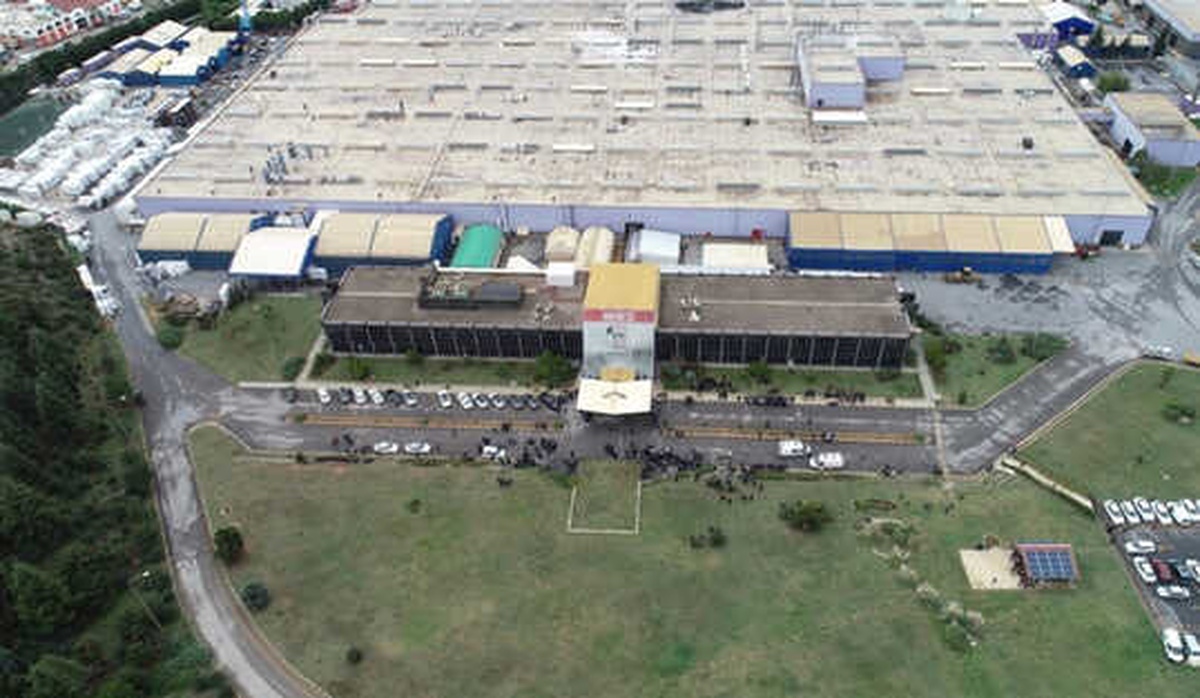 Tuzla\'da Akü Fabrikasında Yangın