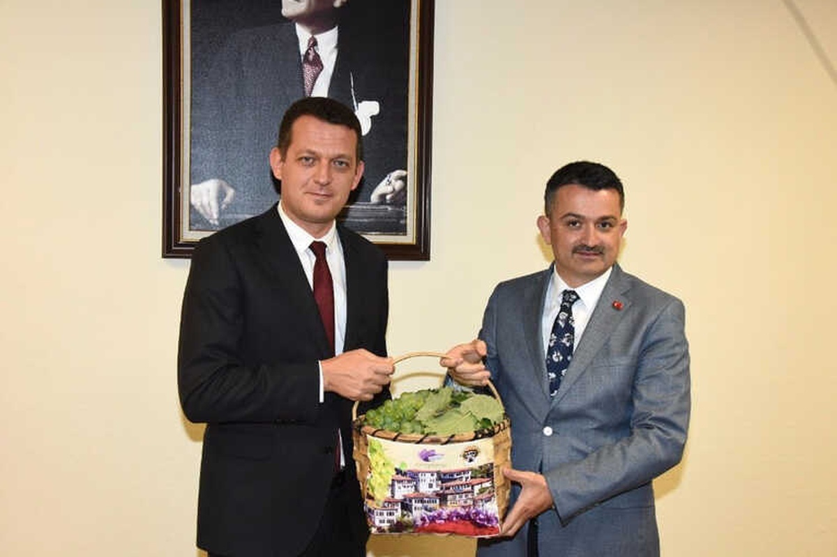Ürkmezer, Bakan Pakdemirli\'ye Projeler Hakkında Bilgi Verdi
