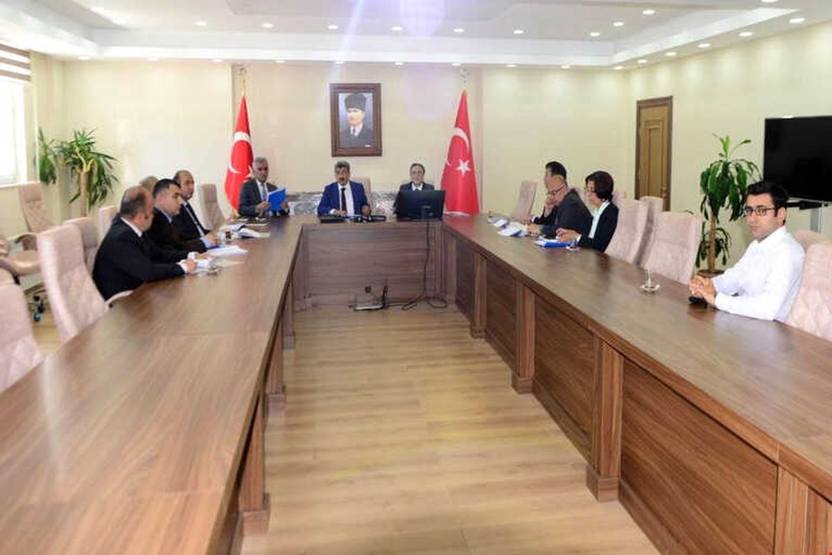 Vali Bilmez, Milli Eğitim Müdürü ve Şube Müdürleri ile Toplantı Yaptı