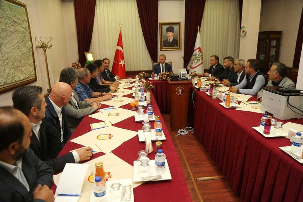 Vali Gül\'den Ekmeğe Zam Yapmayan Fırıncılara Teşekkür