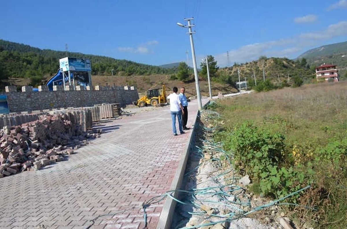 Bayırköy\'de Parke Taşı Döşeme İşlemleri Devam Ediyor