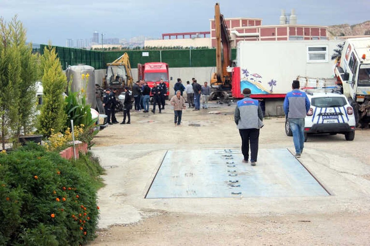 Büyükçekmece\'de İş Yerinde Patlama: 2 Yaralı