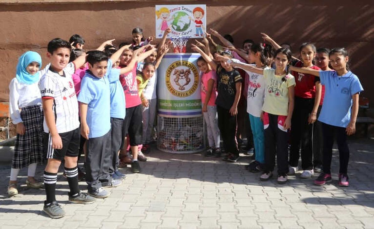 Cizre Belediyesi Okullara \'Basket Çöp Potası\' Yerleştirdi