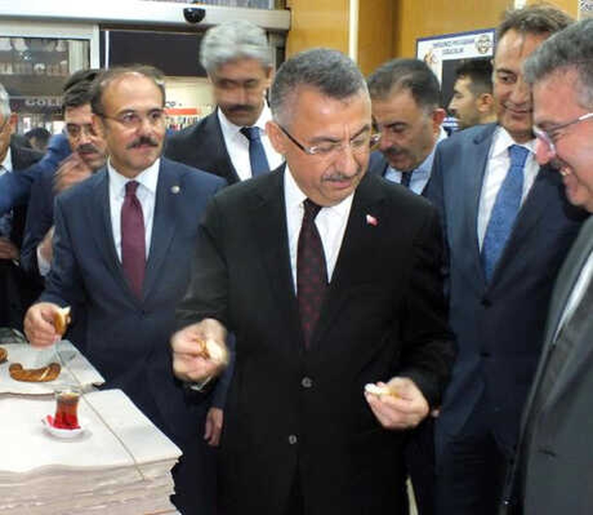 Cumhurbaşkanı Yardımcısı Oktay, Yozgat\'ta Esnaf Ziyaretinde Bulundu