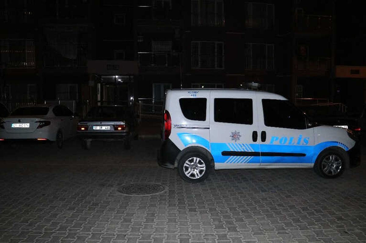 Defalarca Bıçaklanan Genç Kız Ağır Yaralandı