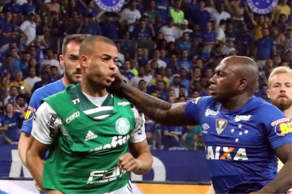 Eski Galatasaraylı Felipe Melo\'nun Gol Attığı Maçta Yumruklar Konuştu