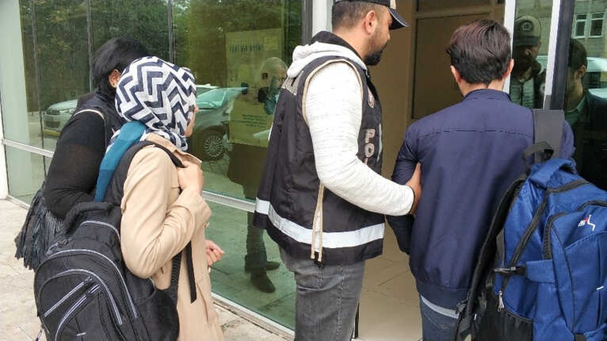 Fetö\'nun Öğrenci Sorumluları Koca Tutuklandı, Karısına Adli Kontrol
