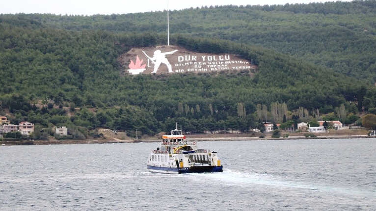 Gökçeada\'da Feribot Seferlerine Fırtına Engeli