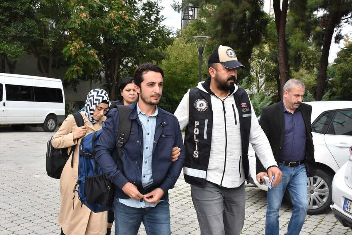 Güncelleme - Fetö\'den Aranan Çift Hücre Evinde Yakalandı
