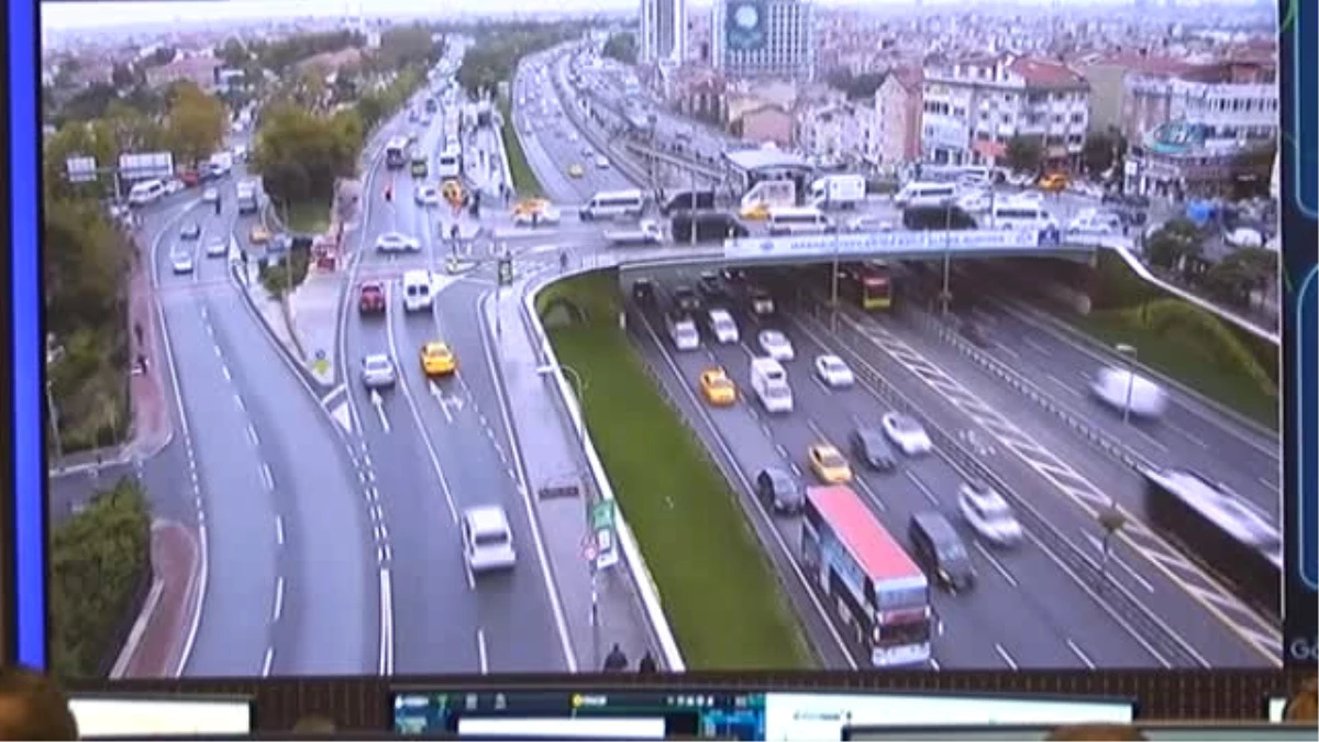 İbb Başkanı Uysal: "İstanbul\'da Trafik Yüzde 17 Azalmış Durumdadır"