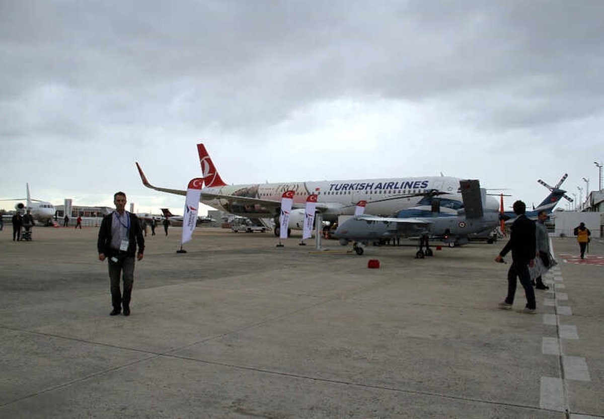 İstanbul Airshow\'da Milli Uçak Hürjet\'ten Gövde Gösterisi