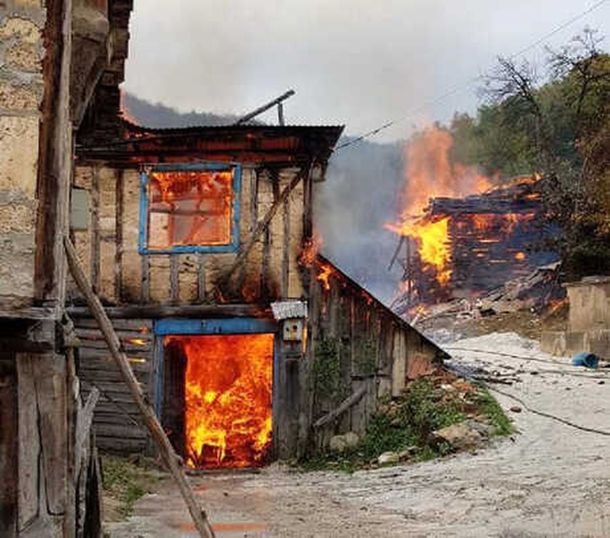 Kastamonu\'da 8 Ev ve 1 Ahır Yandı