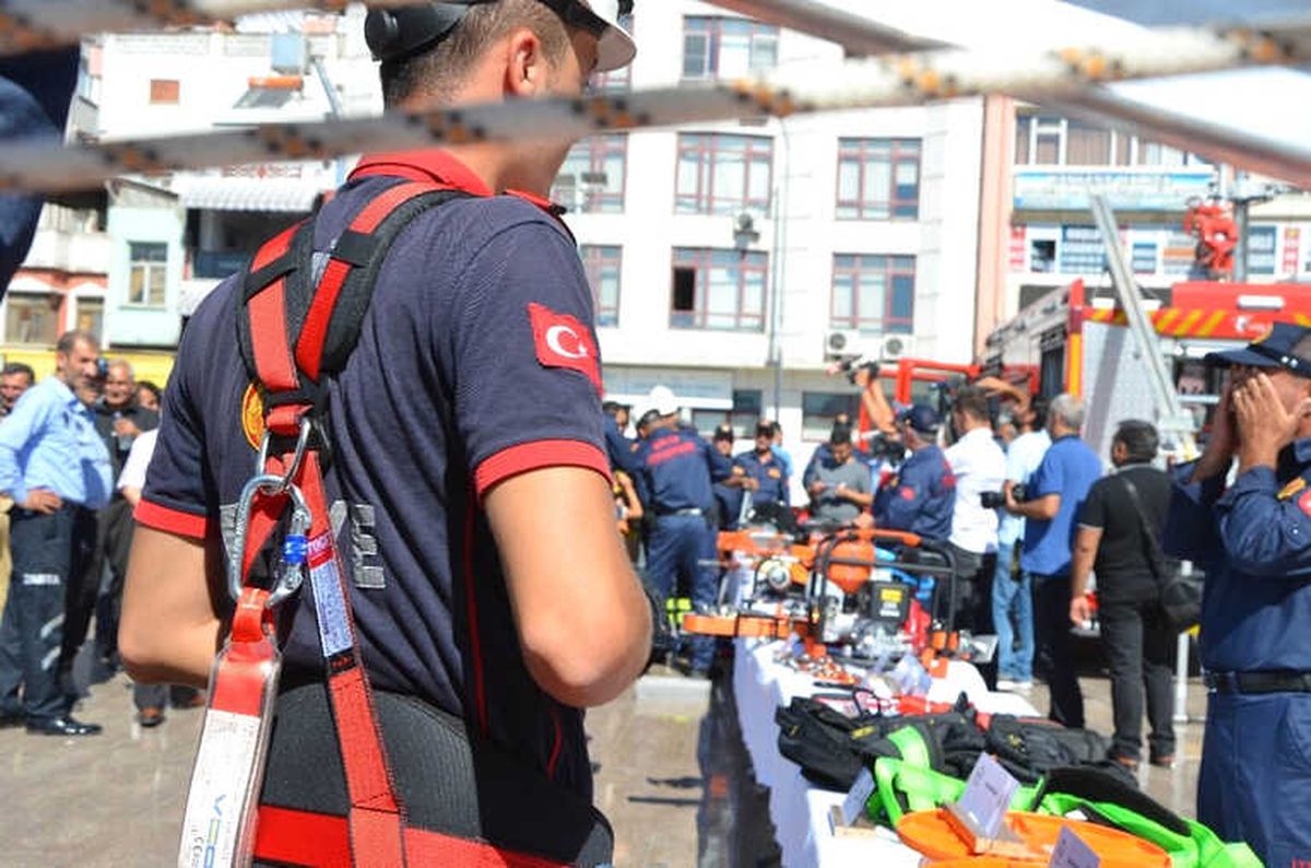 Kilis\'in Suriye\'de de Kullanılan İtfaiye Araçları Tanıtıldı