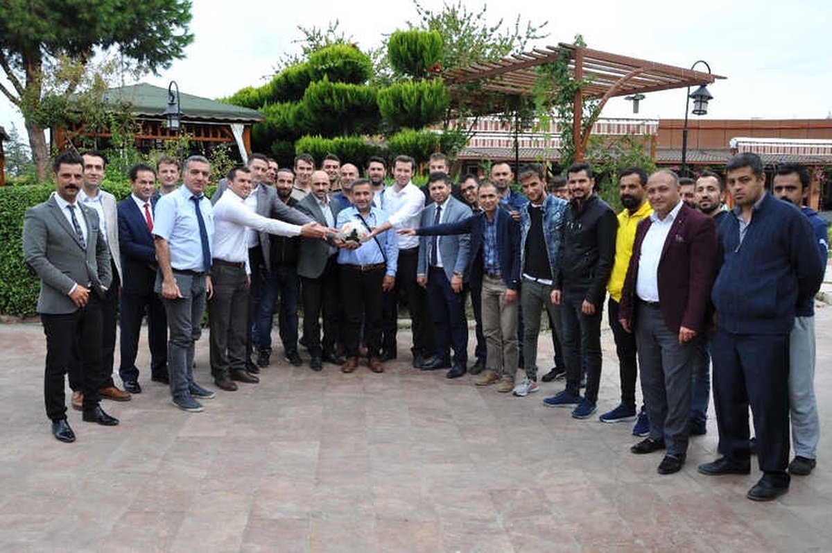 Manisa\'da Kurumlar Arası Futbol Turnuvası Heyecanı