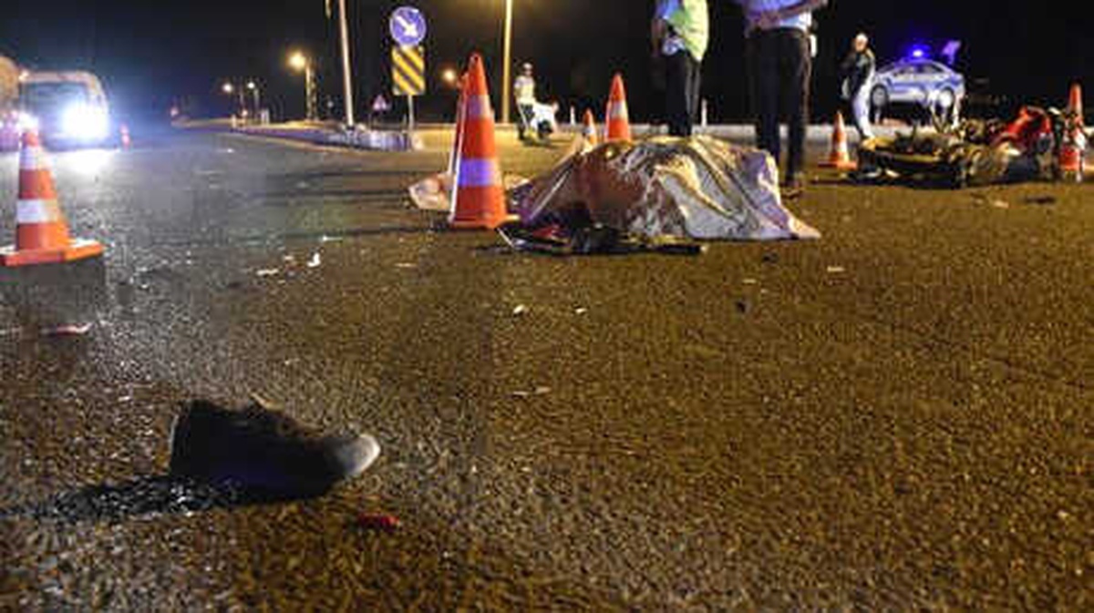 Otomobil ile Motosiklet Çarpıştı: 2 Ölü, 1 Yaralı