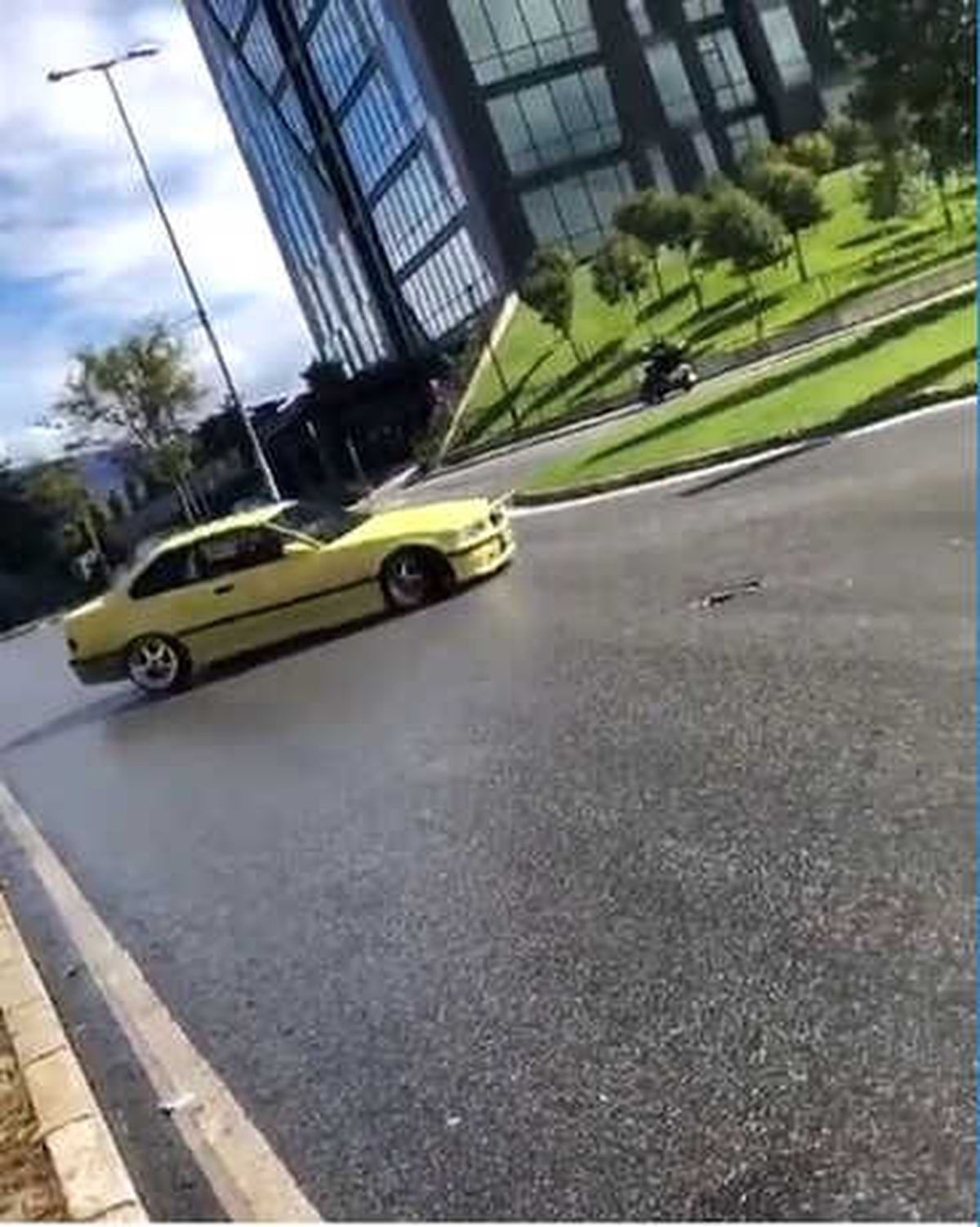 İstanbul\'da Kavşak Magandasının "Drift" Terörü Kamerada