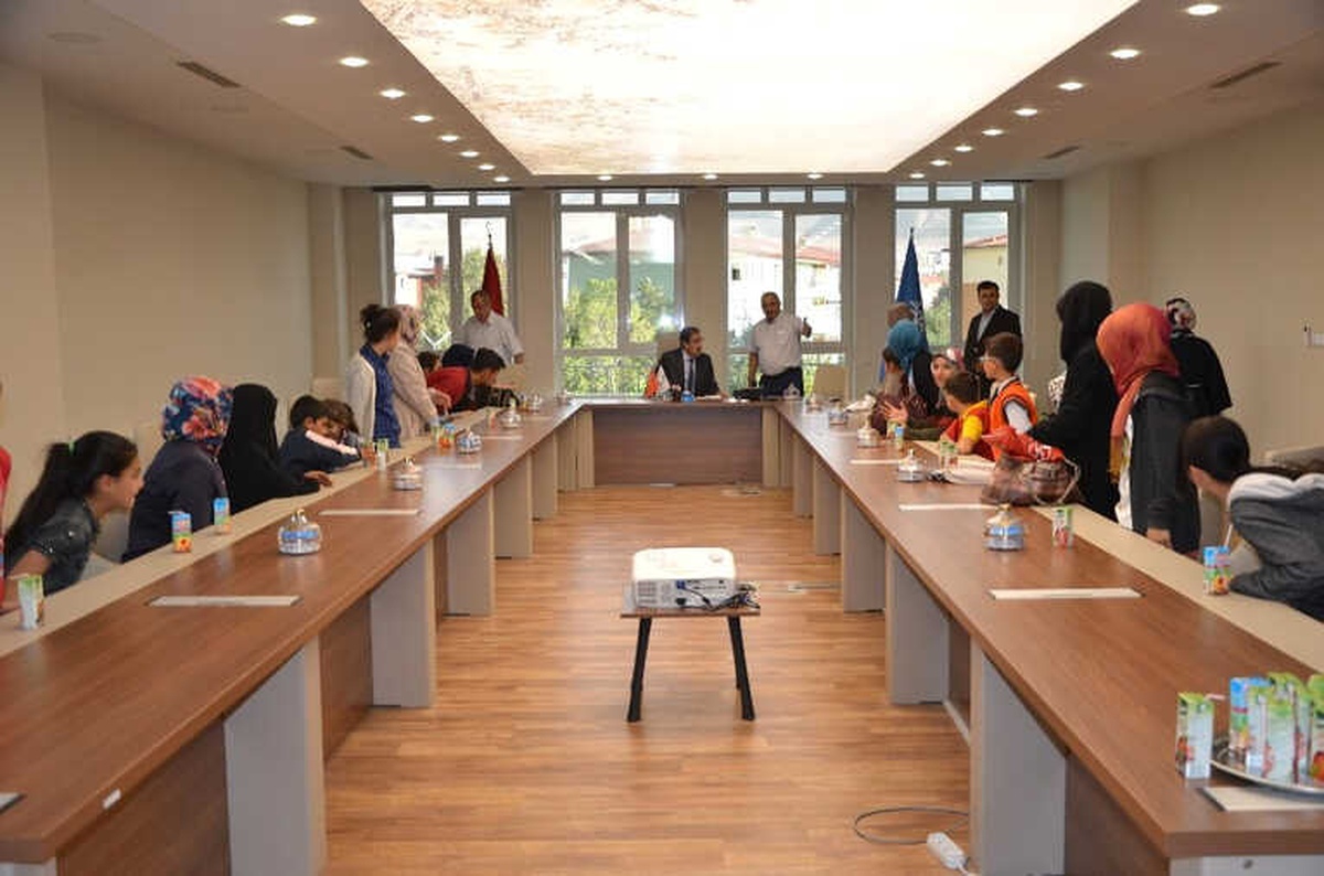 Palandöken Belediyesi\'nden Öğrencilere Kırtasiye Desteği