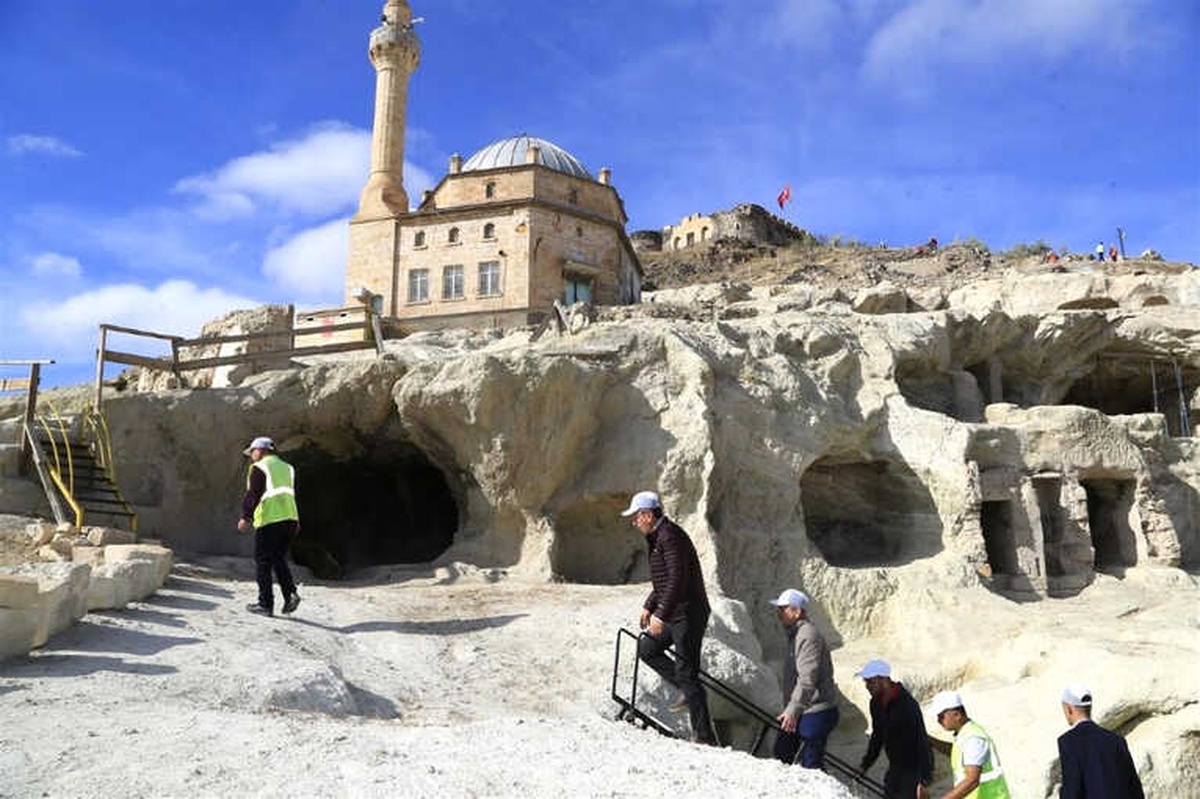 Seçen, "Dünyanın En Büyük Yer Altı Şehri Kapadokya\'ya Büyük Katkı Sağlayacak"