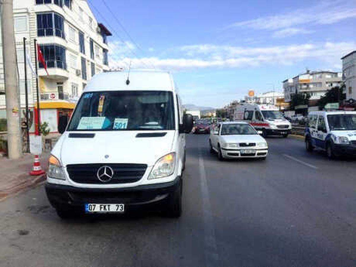 Servis Midibüsünün Altında Kalıp, Öldü