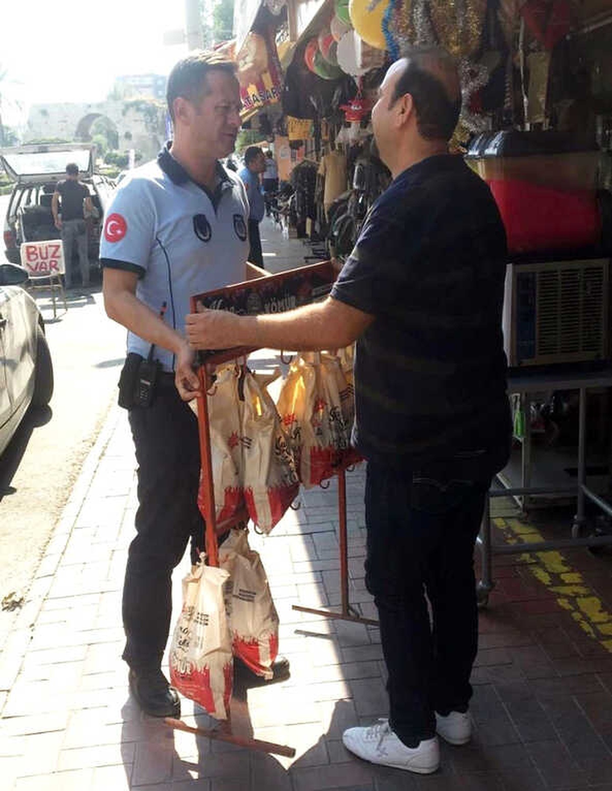 Tarsus\'ta Kaldırım İşgaline İzin Yok