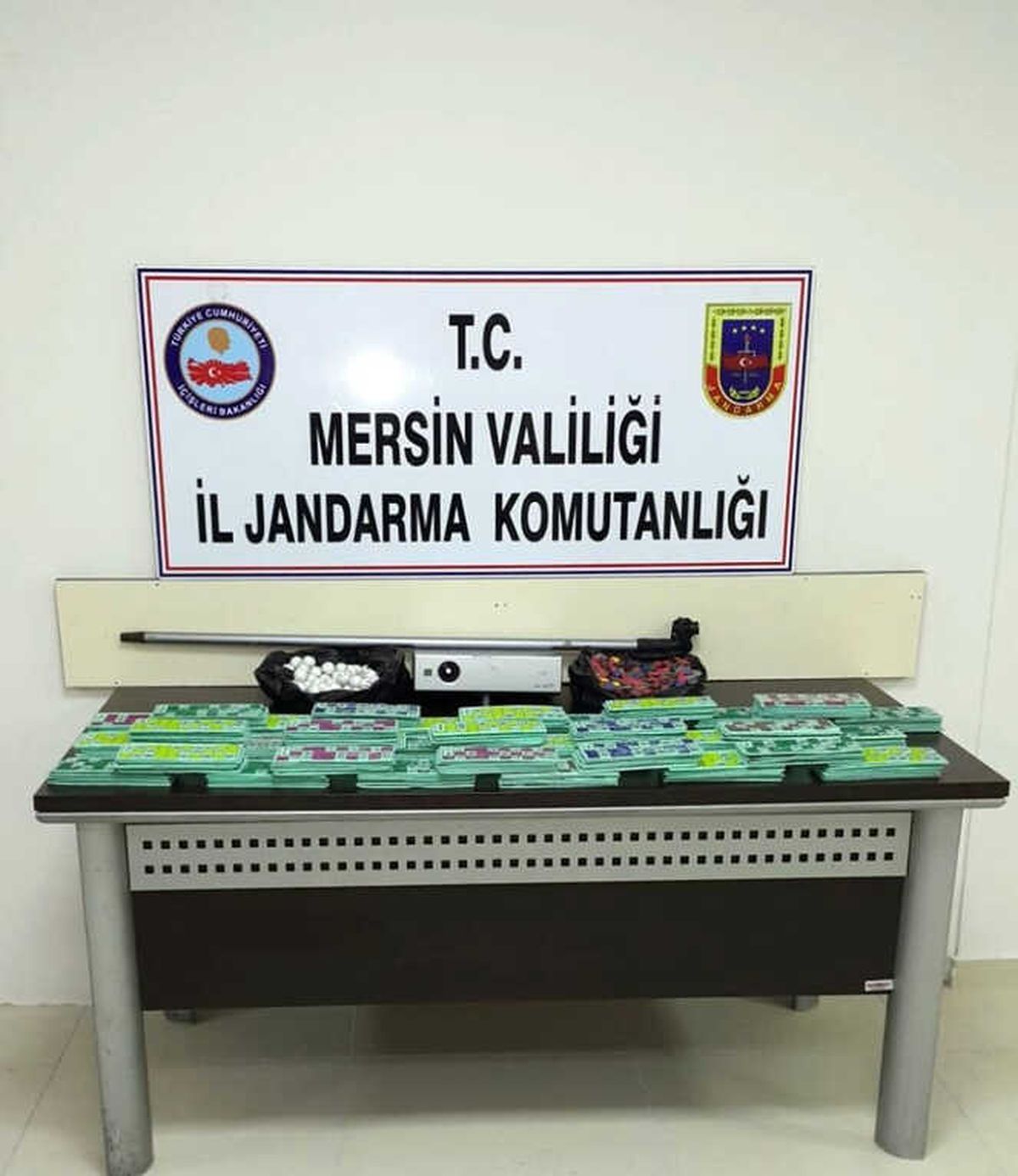 Tarsus\'ta Sendika Binasına Tombala Baskını