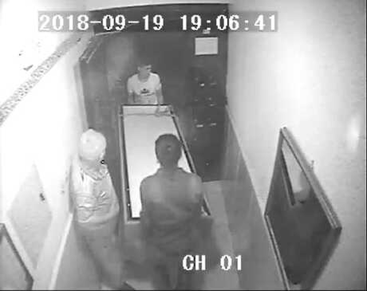 32 Yerinden Bıçaklayarak Öldürdü, Bazaya Koyup Binadan Çıkardı