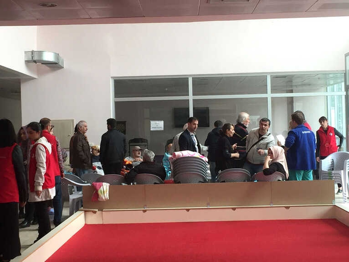 86 Yaşlı Dumandan Etkilenmeden Tahliye Edildi"