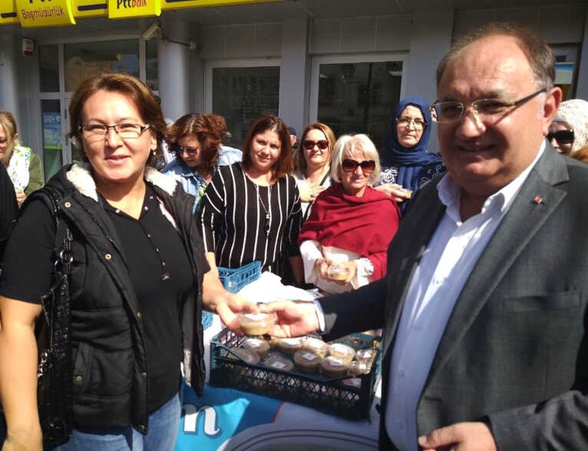 AK Parti Kadın Kollarından Aşure İkramı