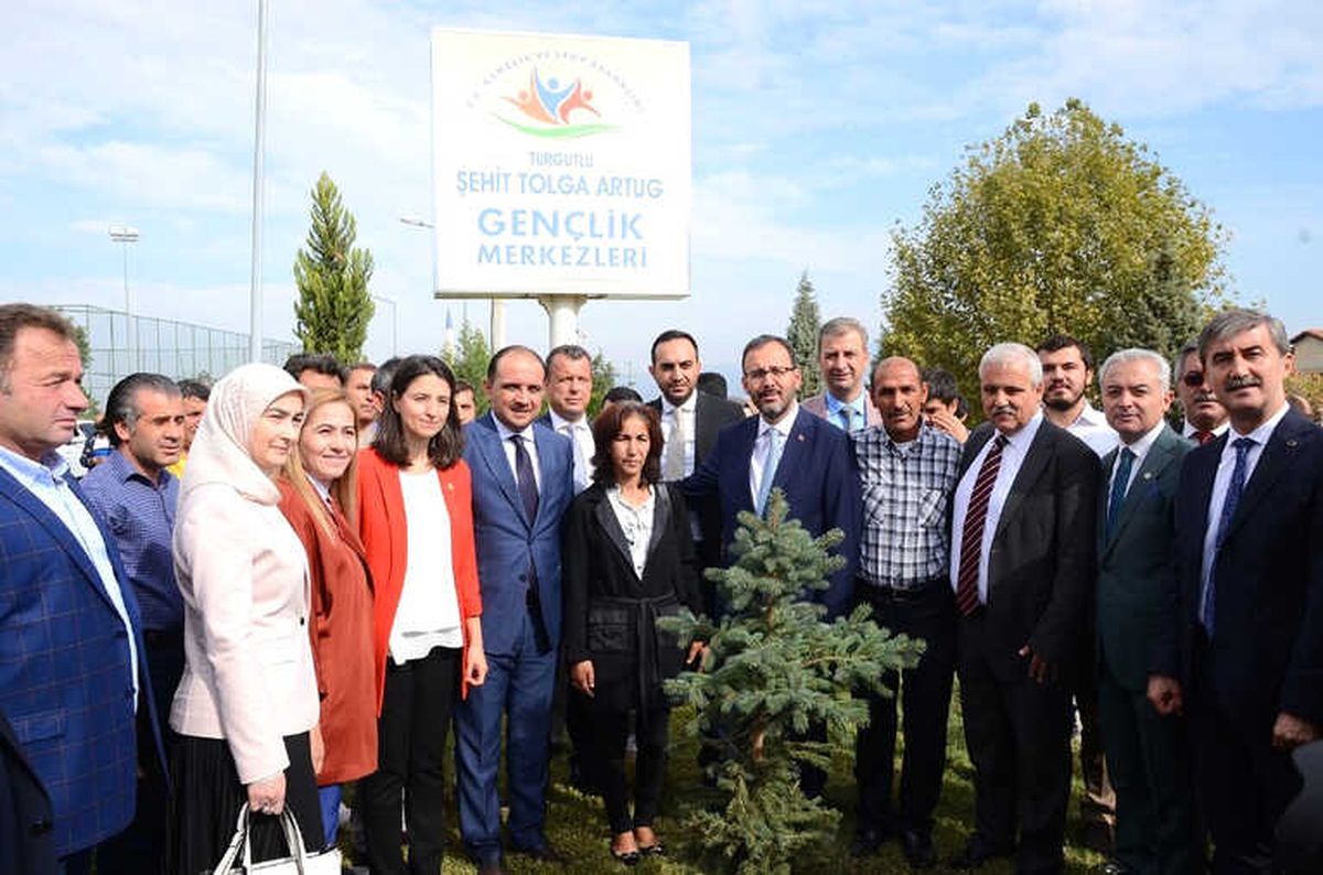 Bakan Kasapoğlu, Öğrencilerle Türkü Söyledi, Fidan Dikti