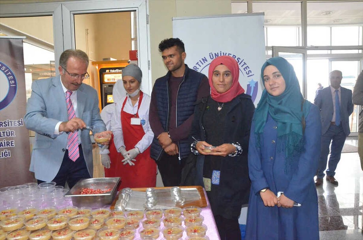 Bartın Üniversitesi\'nde Öğrencilere Aşure Dağıtıldı