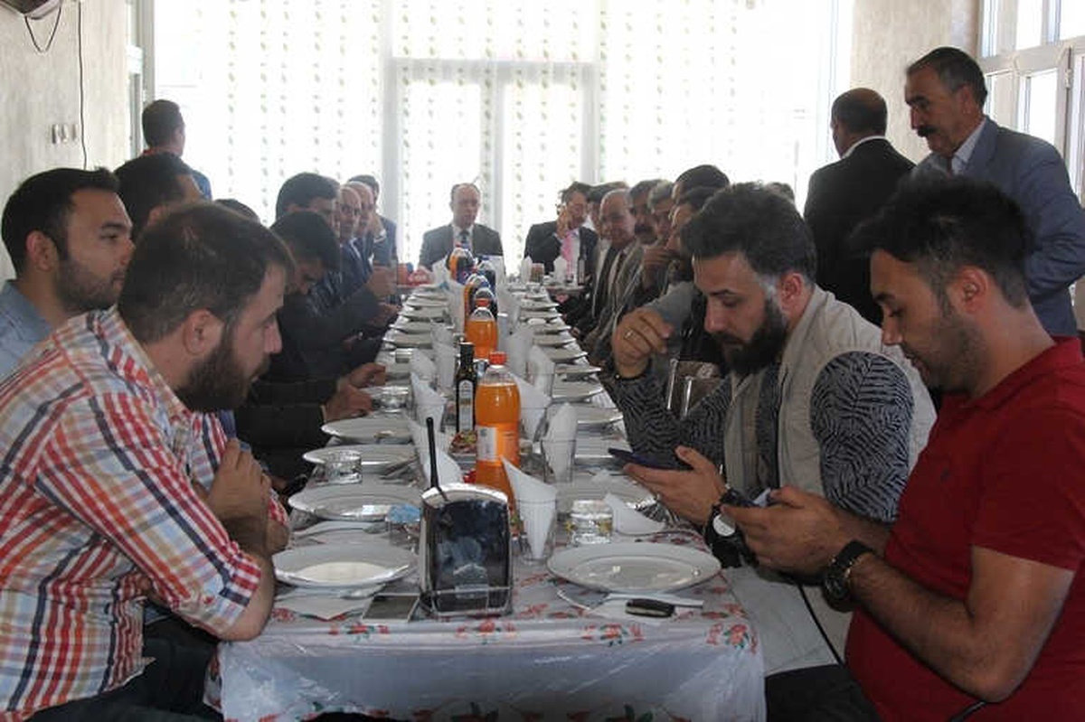 Başkale Spor Kulübünden Kaynaşma Yemeği