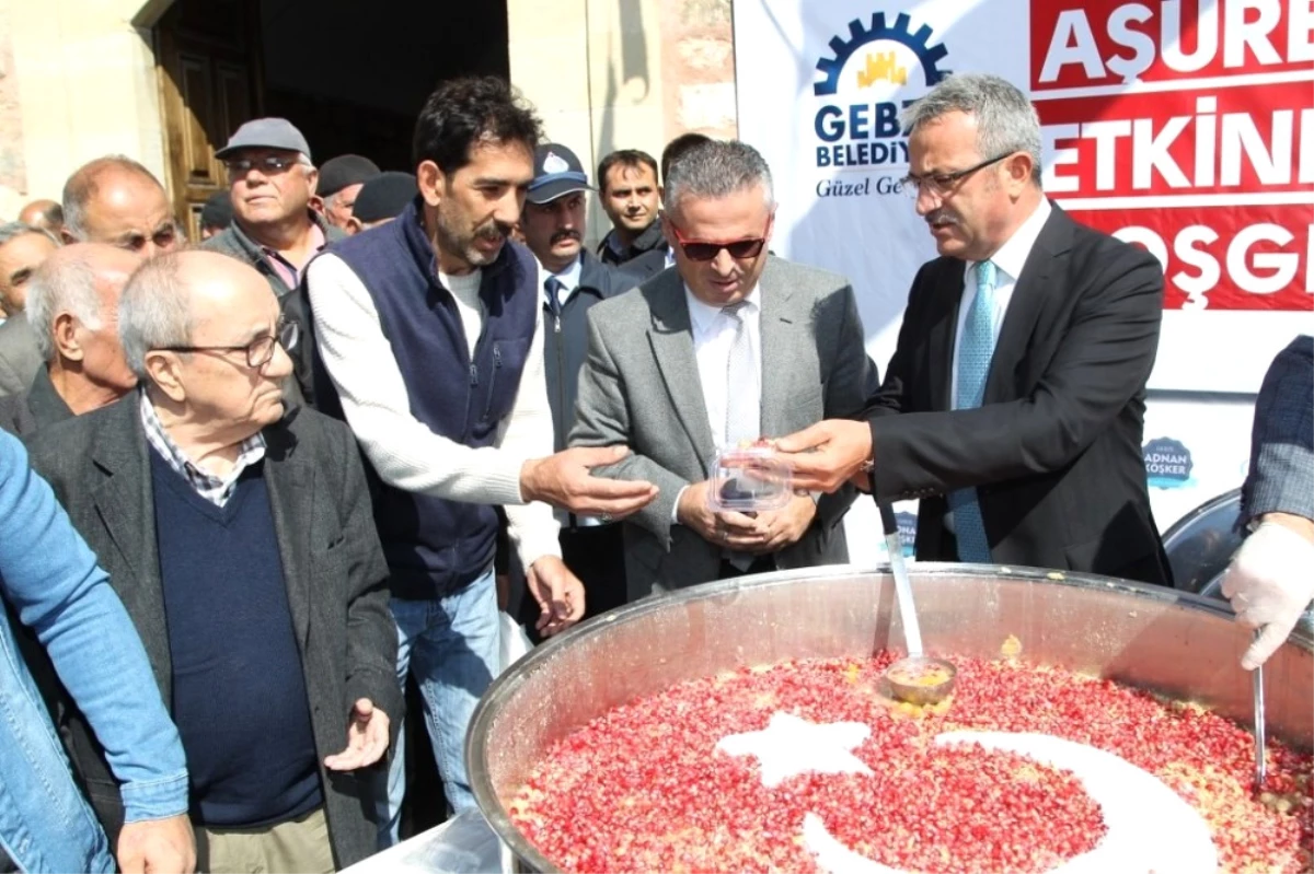 Başkan Köşker, Gebzelilere Aşure İkram Etti