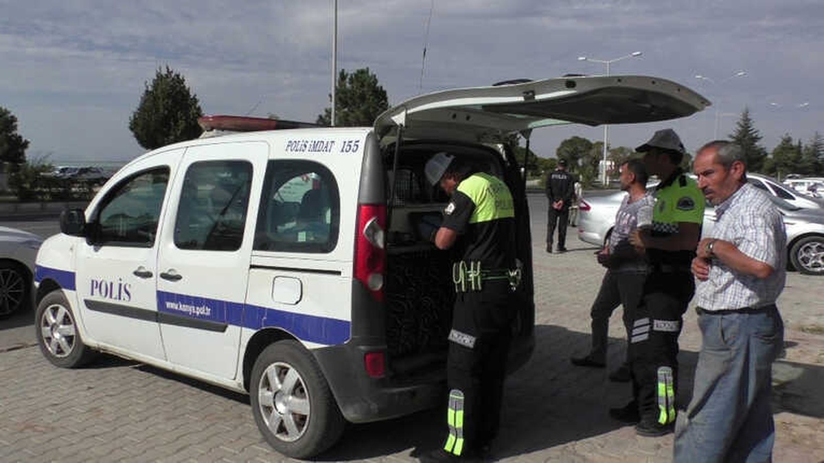Beyşehir\'de Emniyet Kemeri Takmayan ve Telefonla Konuşan Sürücülere Ceza