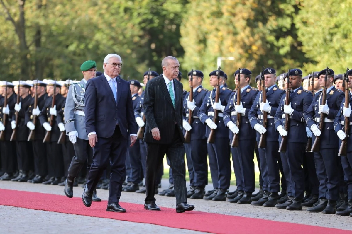 Cumhurbaşkanı Erdoğan, Almanya\'da Askeri Törenle Karşılandı