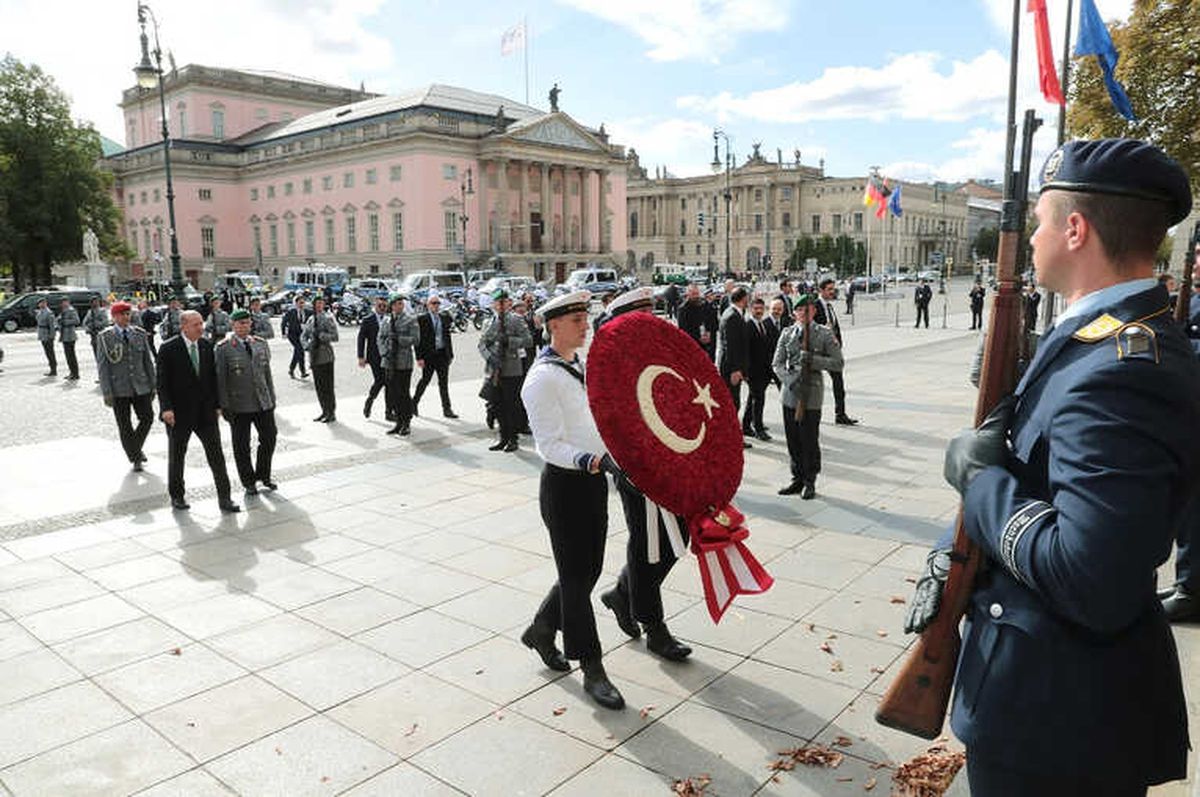 Erdoğan, Neue Wache Anıtını Ziyaret Etti