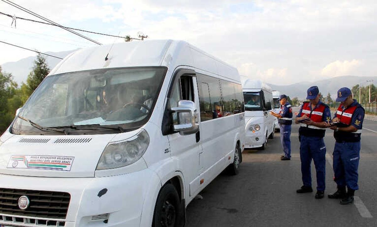 Fethiye\'de Jandarma Okul Servislerini Mercek Atına Aldı