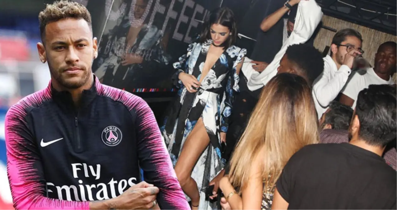 Futbolcu Neymar\'ın Sevgilisi Bruna Marquezine, Derin Yırtmaçlı Elbisesiyle Katıldığı Defileye Damga Vurdu